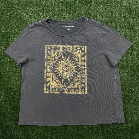 Lucky Brand Graphic T Shirt Women's Size XL Gray Short Sleeve Boxy Cropped Tee - Picture 1 of 7